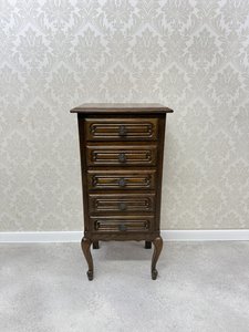 Úzká zásuvková komoda