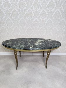 Oválný konferenční stolek s mramorem