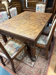 Jídelní rozkládací stůl se židlemi