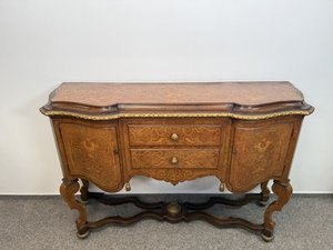 Reprezentativní intarzovaná komoda