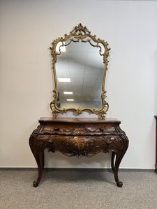 Ručně řezbovaná toaletka s intarzií a zrcadlem