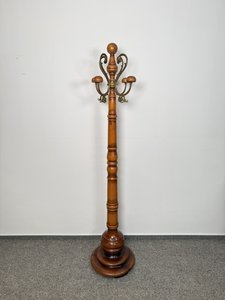 Stojací věšák s patinovanými rameny