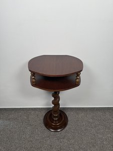 Dvoupatrový odkládací stolek