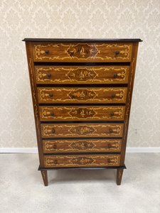 Intarzovaná komoda se zásuvkami