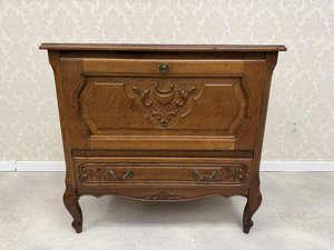 Komoda s výklopným čelem