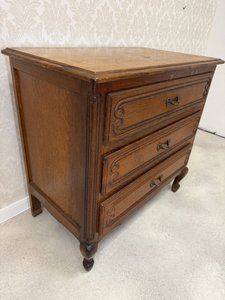 Komoda se třemi šuplíky