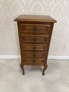 Komoda s pěti zásuvkami