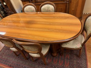 Jídelní stůl s florální intarzií a šesti židlemi