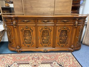 Reprezentativní komoda z třešňového dřeva