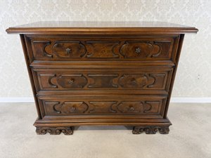 Komoda se třemi zásuvkami