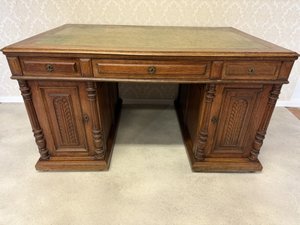 Oboustranný psací stůl