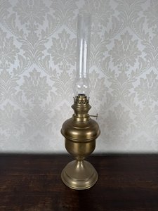 Petrolejová lampa se skleněným cylindrem