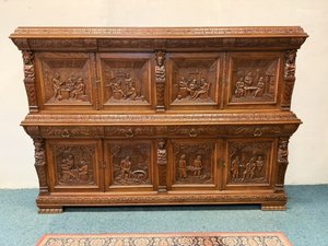 Reprezentativní příborník s figurálními výjevy