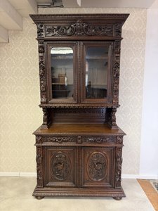 Příborník s vitrínovou nástavbou