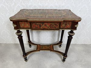 Stolek, inspirovaný francouzským stylem Boulle, Itálie 1950