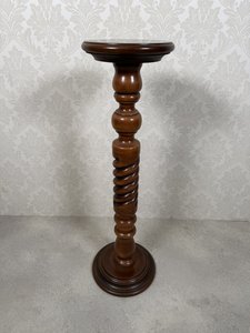 Dřevěný dekorativní sloup