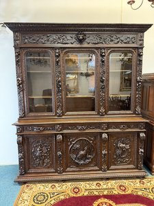 Luxusní řezbovaná knihovna