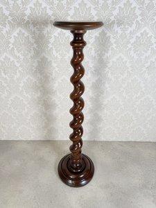 Dřevěný sloup spirálovým sloupkem