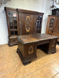 Monumentální řezbovaná pracovna